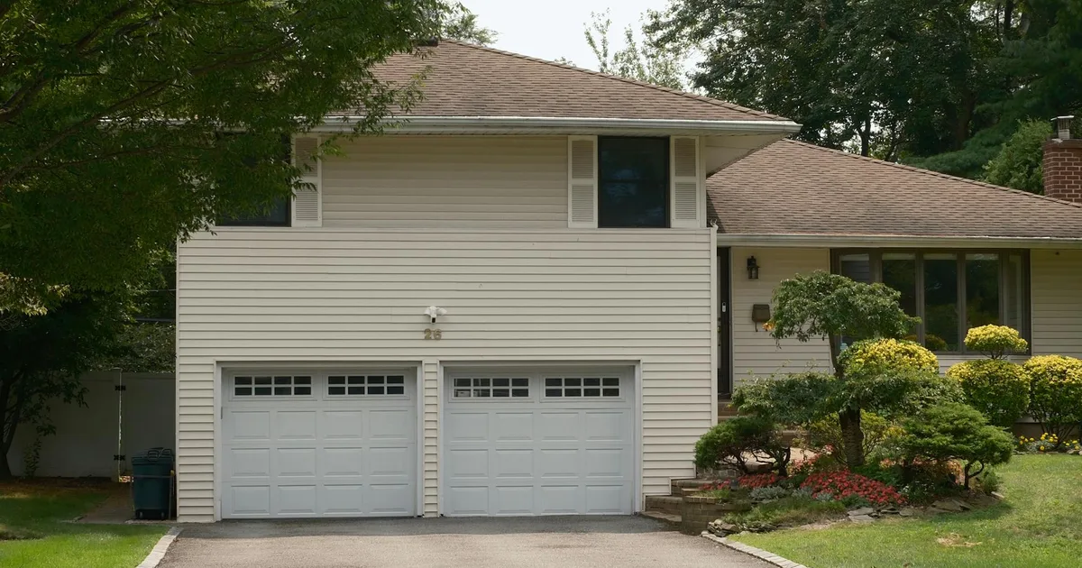 Garage Door Repair & Installation: Costs, Options, and Expert Tips for 2026
